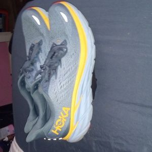 HOKA CLIFTON 8